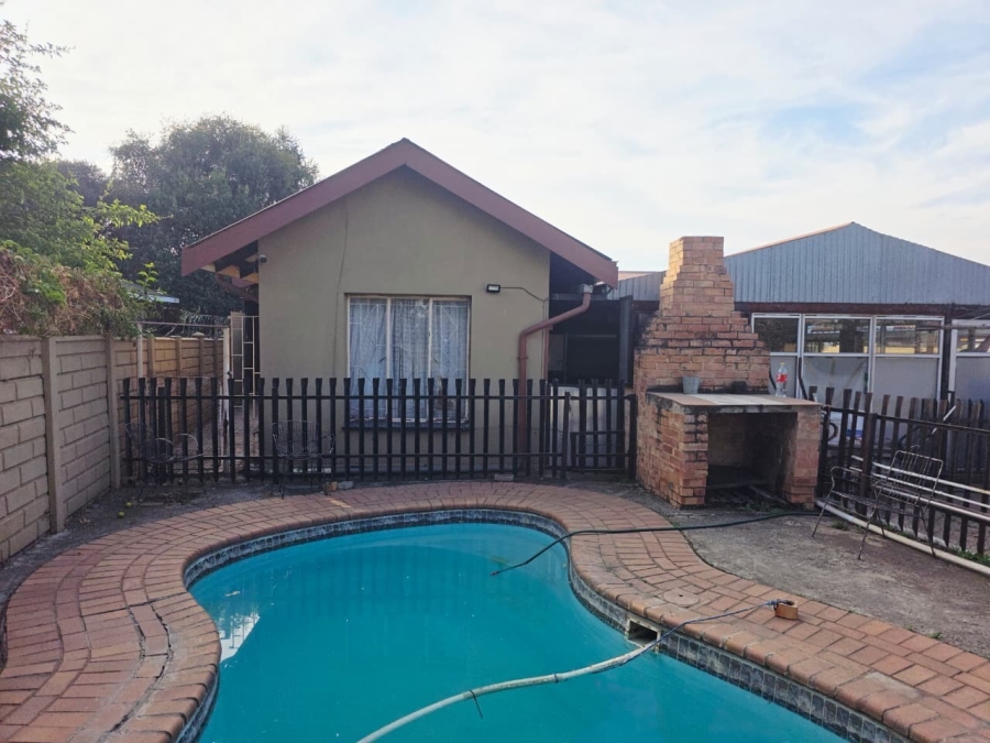 4 Bedroom Property for Sale in Oos Einde North West